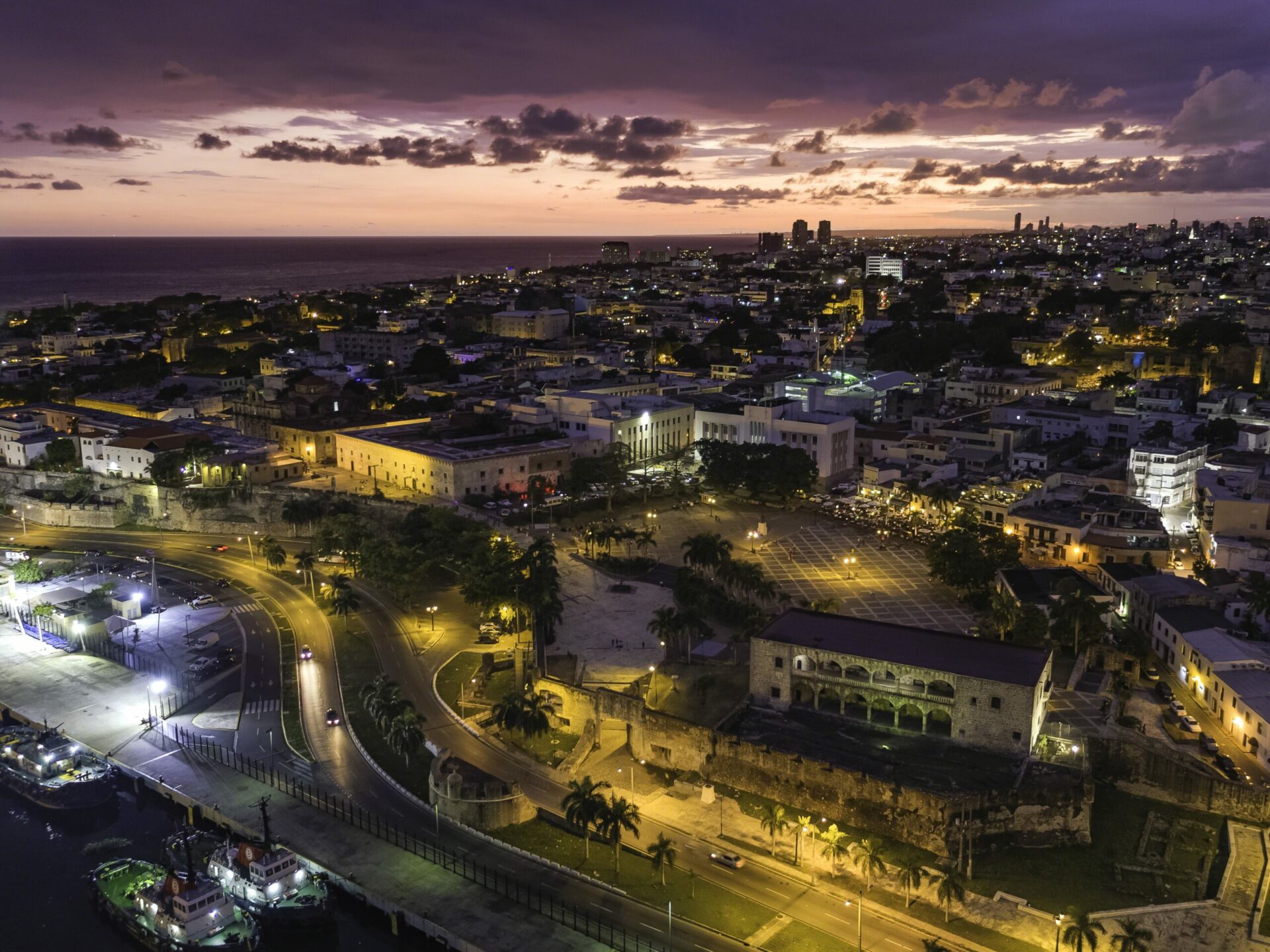 Ciudad Colonial Santo Domingo de noche - REPÚBLICA DOMINICANA LIVE