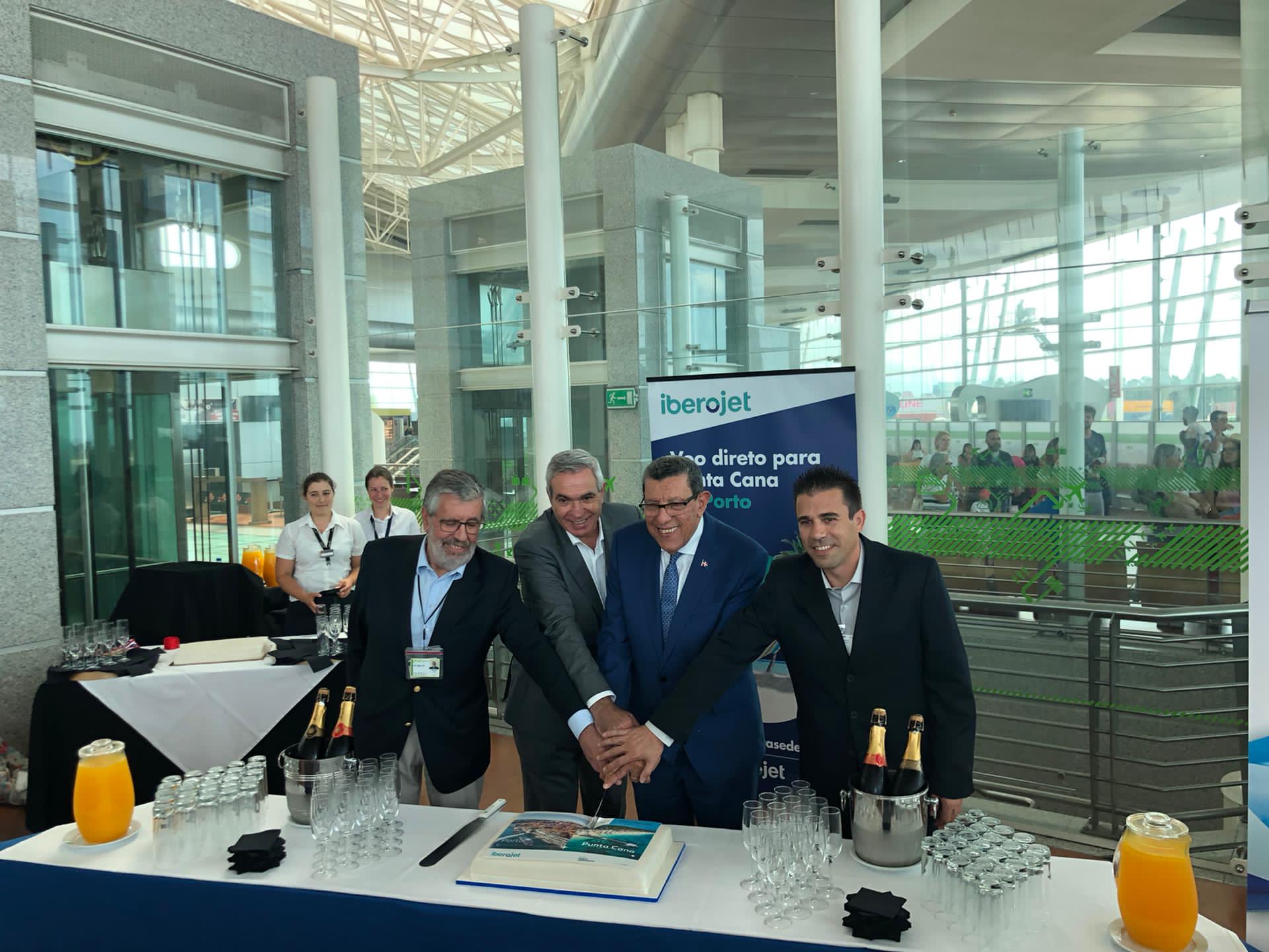 Iberojet inaugura su vuelo directo desde Oporto a Punta Cana